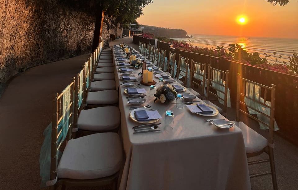 The Cave, Svanata Uluwatu